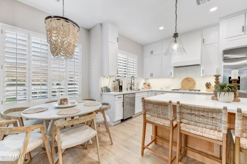 22803 38th Way, Phoenix, AZ 85050-7342