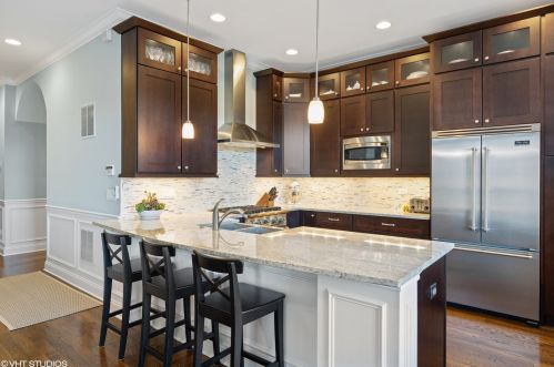 2853 Halsted St, Chicago, IL 60657-5105