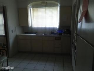 13530 Woodmont Ave, Detroit MI  48227-1334 exterior