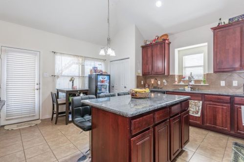 5938 Harbor Glen Dr, Dallas TX 75249-2828 exterior