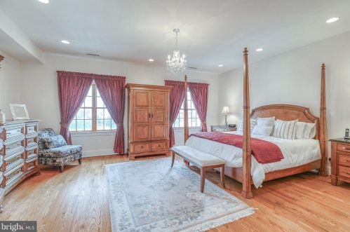 124 Bainbridge St, Philadelphia PA 19147-1866 exterior