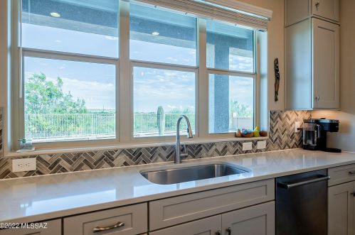 2472 Bassett Peak Dr, Green Valley AZ 85622-8110 exterior