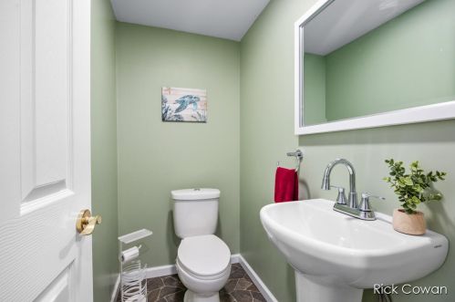 2253 Fawnwood Dr, Grand Rapids MI 49508-6519 exterior