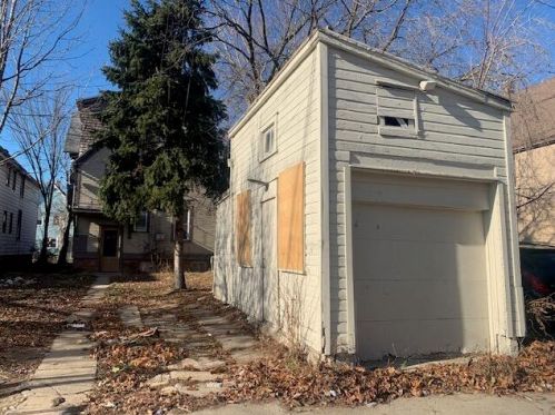 3032 Holton St, Milwaukee WI  53212-2123 exterior