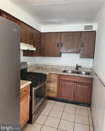 120 Spg Vly Rd, Darby PA exterior