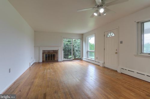 623 Main St, Hummelstown, PA 17036-1849