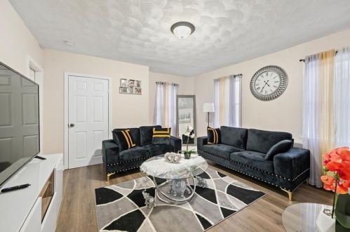 76 Newark St, Providence RI 02908-5316 exterior