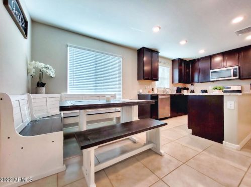 8057 Albeniz Pl, Phoenix AZ  85043 exterior