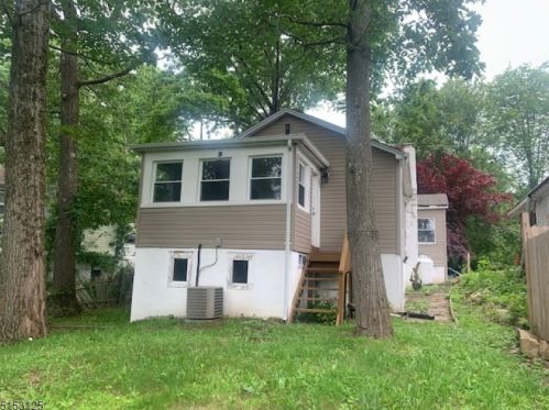 1 Adams Trl, Hopatcong NJ  07843-1202 exterior