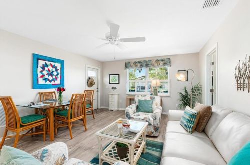 662 109 Ave, Naples FL 34108-1810 exterior