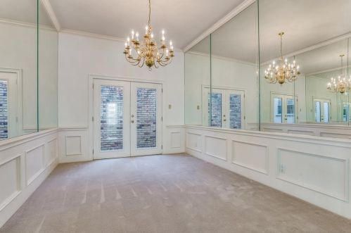 916 Mccoy Dr, Irving TX 75062-8003 exterior