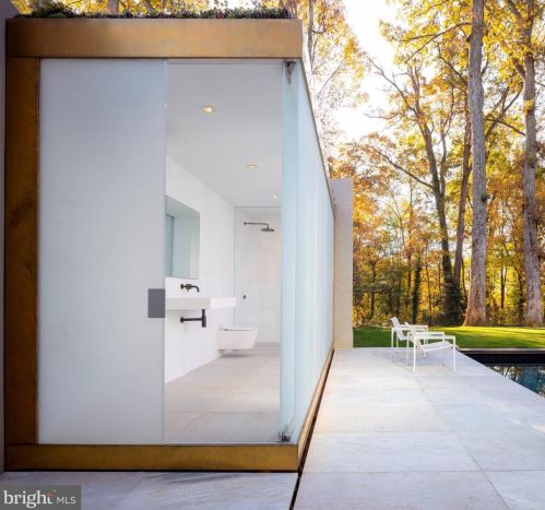 3131 Chain Brg Rd, Washington DC 20016-3301 exterior