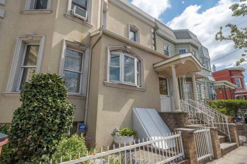 730 31st St, Union City, NJ 07087-2427