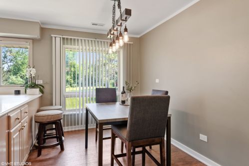 408 Clarendon St, Wheeling IL  60070-1404 exterior