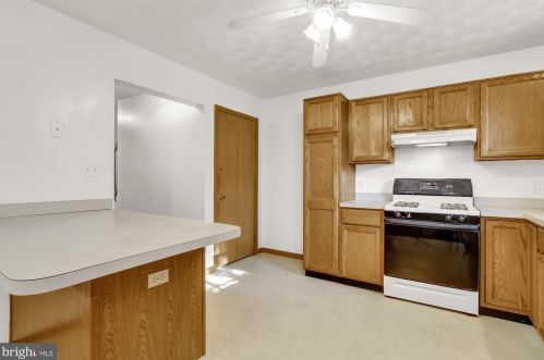 232 Breezewood Dr, Hanover PA 17331-7926 exterior