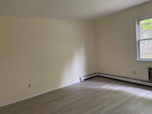 5 Gerald Dr, Poughkeepsie NY  12601-2904 exterior