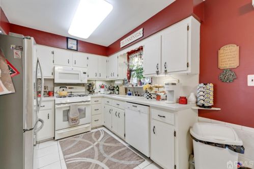 81 Pheasant Run, Edison NJ 08820-2943 exterior