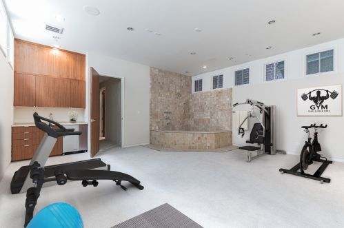 2725 Kenmore Ave, Chicago IL 60614-1305 exterior