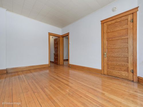 2008 Addison St, Chicago IL 60618-6102 exterior