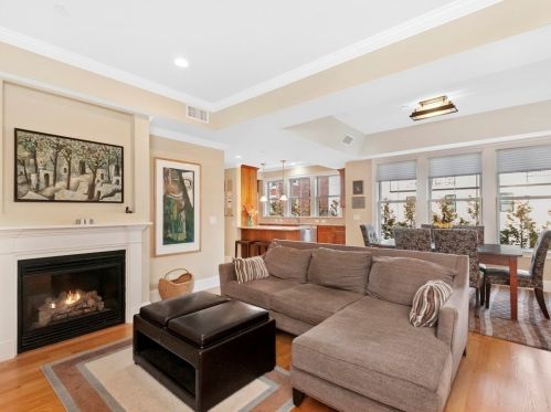 74 Green St, Brookline, MA 02446-3369