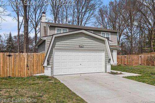 823 Randall Dr, Troy MI  48085-4849 exterior