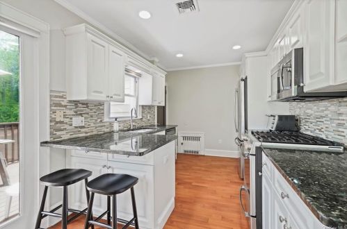 35 Wilson Ave, Valhalla NY 10595-2026 exterior