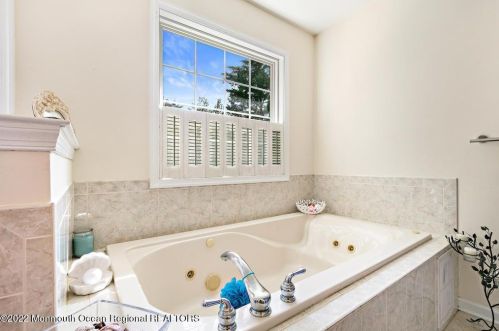 19 Glenwood Dr, Berkeley Township NJ 08721 exterior