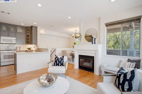 68 Glistening Ct, Milpitas, CA 95035-4345