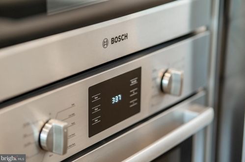 10338 Grosvenor Pl, Rockville MD 20852 exterior