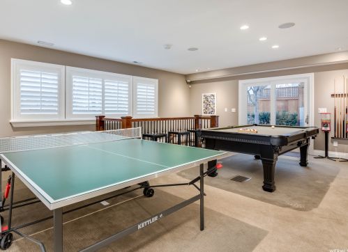 8616 Cima Dr, Sandy UT 84093-7060 exterior