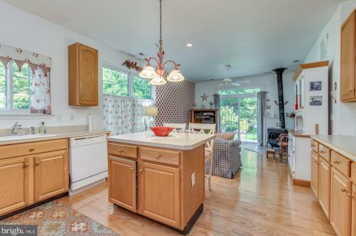 77 Warwick Way, Southampton NJ 08088-1150 exterior