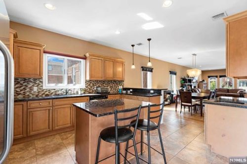 435 Nelson Ave, Cliffside Park NJ 07010-1818 exterior