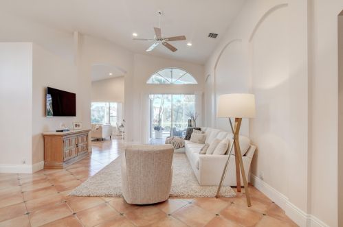 5407 Landon Cir, Boynton Beach FL 33437-1672 exterior