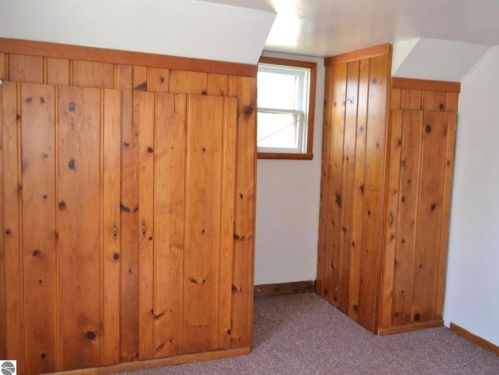 208 Lincoln St, Kalkaska MI 49646-9441 exterior