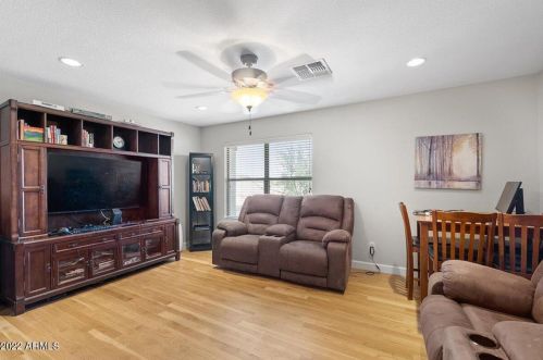 8818 12 St, Phoenix AZ 85086-7450 exterior