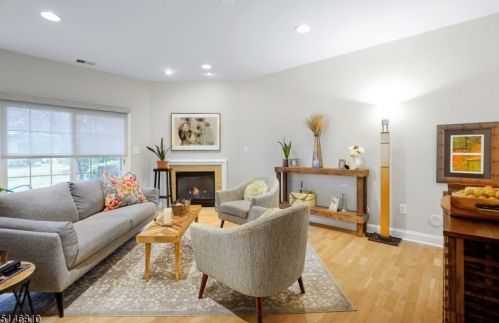 402 Turlington Ct, Livingston NJ exterior