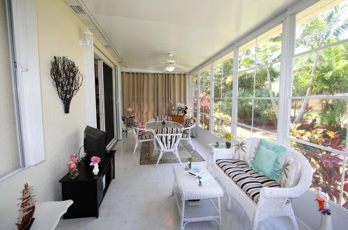 566 Cortina Ln, Fort Pierce FL 34986-1742 exterior