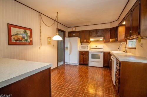 69 Shore Trl, Sparta NJ  07871-1714 exterior