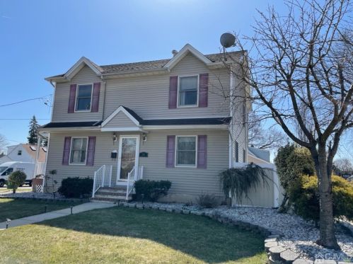 38 Pacific St, Edison, NJ 08817-4465