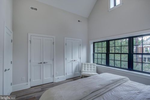 2440 Huidekoper Pl, Washington DC  20007-1826 exterior