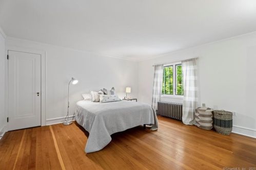 107 New Canaan Rd, Wilton CT 06897-3310 exterior