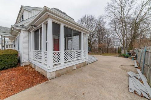 325 Greenville Ave, Providence RI 02919-1330 exterior