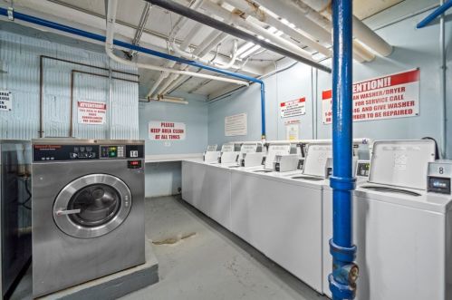 844 Ainslie St, Chicago IL  60640-3948 exterior