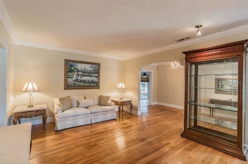 456 Davis Blvd, Tampa FL 33606-3818 exterior