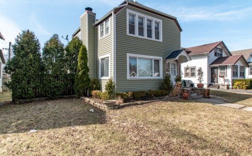 1112 Hickory St, Waukegan, IL 60085-2922