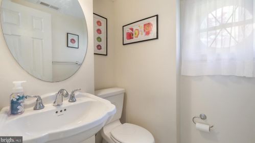 3653 Warfield Dr, Huntingdon Valley PA 19006-3423 exterior