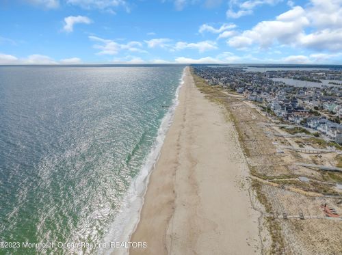 400 Newark Ave, Point Pleasant Beach NJ 08742-4141 exterior