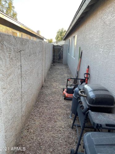 5633 42nd St, Phoenix AZ 85050-3377 exterior