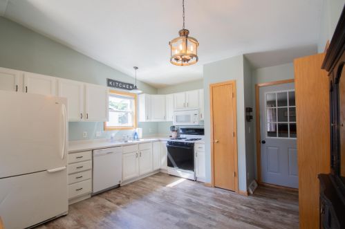 924 Crestview Dr, Watertown WI 53094-6005 exterior