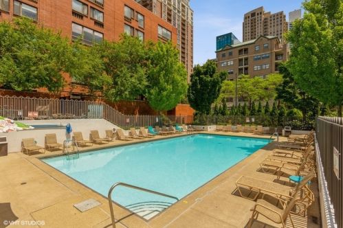 1169 Plymouth Ct, Chicago IL  60605-2007 exterior